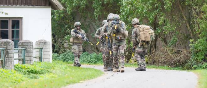 Глава ГШ ВС Франции призвал готовить страну к войне и «экономическим страданиям»