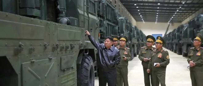 Przywódca KRLD zapoznał się z nowym taktycznym systemem rakietowym, który wkrótce wejdzie na uzbrojenie KAL