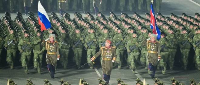 Российский триколор был поднят на военном параде КНА в Пхеньяне