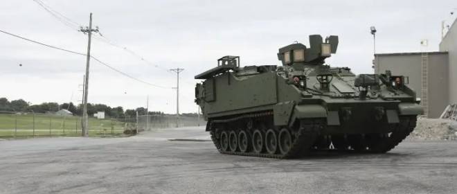 I nuovi veicoli corazzati AMPV hanno sostituito i veicoli corazzati da trasporto truppe vecchi di mezzo secolo.
