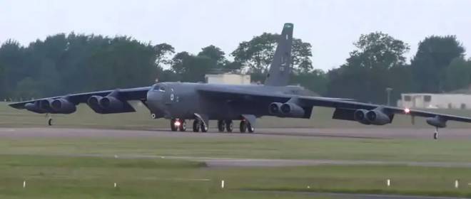 США продолжают перебрасывать стратегические бомбардировщики в Британию