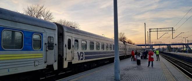 Между Запорожьем и Днепропетровском прекращено движение поездов