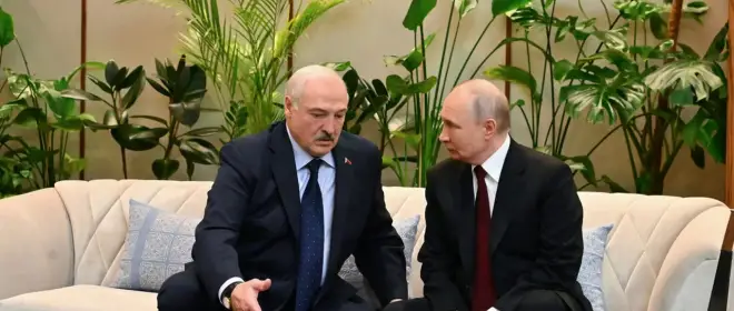 Лукашенко предложил Макрону встретиться с Путиным и поговорить по-мужски