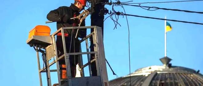 В Днепропетровске люди напали на электриков за попытку отключить им свет