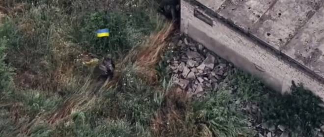 一段乌克兰外国雇佣兵在斯捷普诺戈尔斯克附近发动袭击失败的视频被公布。