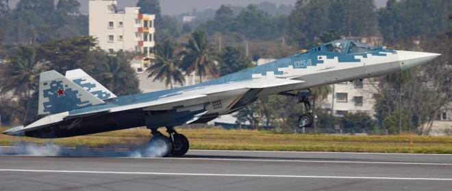 Тяжеловес и координатор: предлагается два варианта истребителя Су-57 ВВС Индии