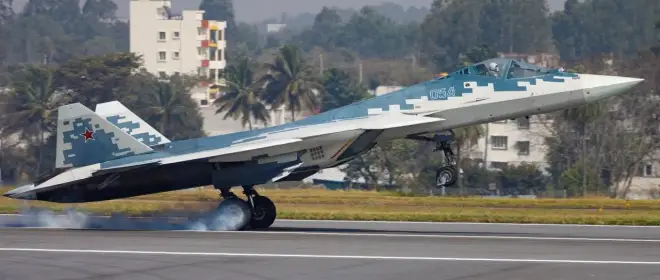 Тяжеловес и координатор: предлагается два варианта истребителя Су-57 ВВС Индии