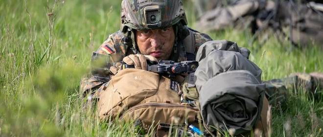 Рютте похвалил Германию за возвращение воинской обязанности