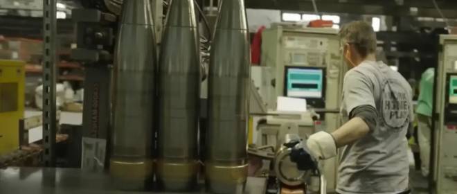 Armia USA będzie nakładać grzywny na firmy zakłócające dostawy amunicji na Ukrainę.