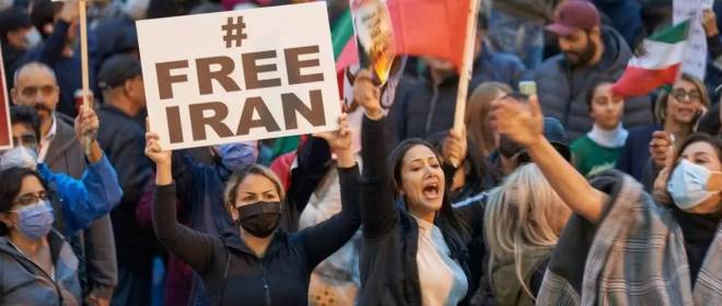 Иранские студенты снова вышли на улицы: Тегеран захлестнули акции протестов