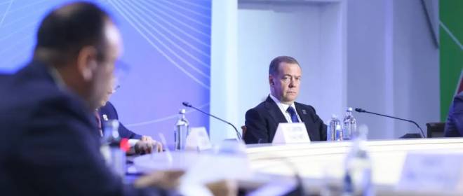 Медведев: попавшая в зависимость от США Европа одной Гренландией не отделается