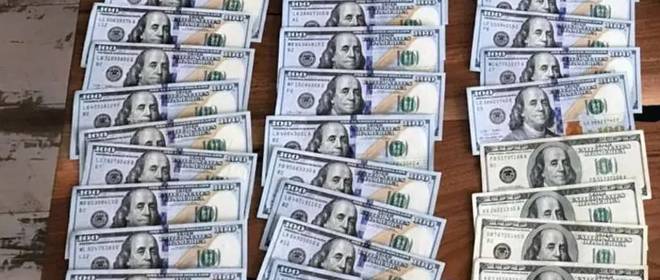 Власти ОАЭ уведомили США о возможной нехватке американских долларов