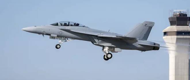 Основа авиакрыла американского флота: ВМС США начали получать модернизированные истребители F/A-18 Block III Super Hornet