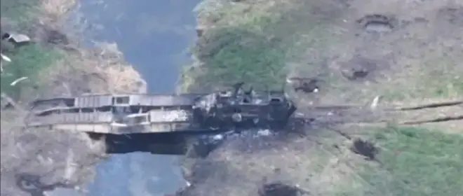 Американский БТР Stryker ВСУ уничтожен вместе с переправой через реку Волчья в Волчанске