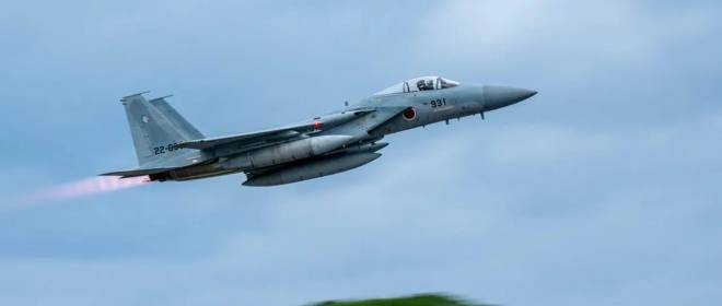 Показана аварийная посадка истребителя F-15 ВВС Японии