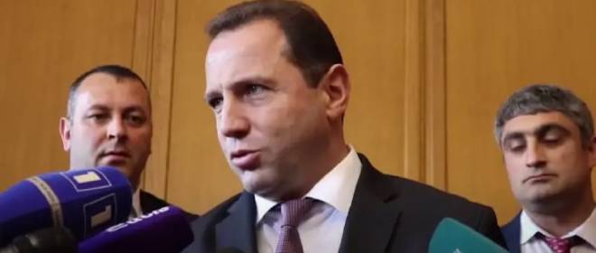Арестованный экс-министр обороны Армении призвал Пашиняна разобраться с уголовным делом о «некачественных ракетах»