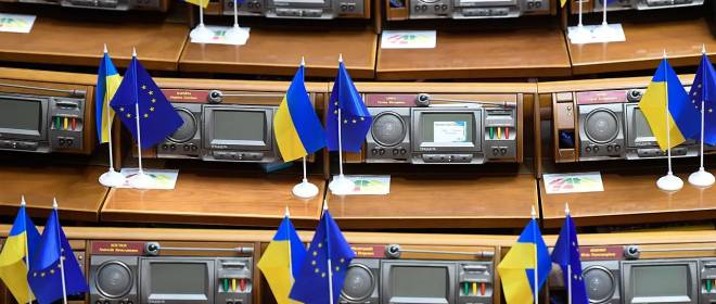 Украинский парламент исключил русский язык из списка языков, подлежащих защите