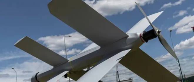 无人机“柳叶刀”加油时击中乌克兰设备