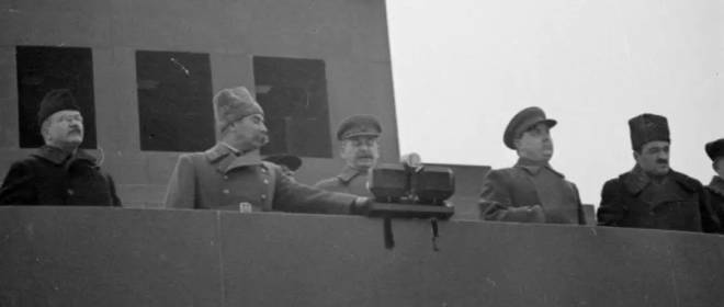 День проведения военного парада на Красной площади в Москве в 1941 году