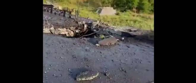 Попытка изоляции района боевых действий: Российские ВКС нанесли удар по мосту через реку Волчья на границе ДНР и Днепропетровской области