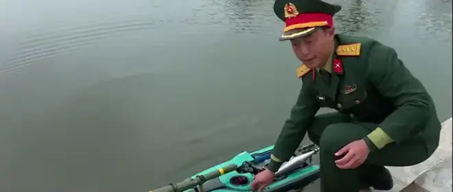 Армия Вьетнама демонстрирует малогабаритный водный дрон-камикадзе