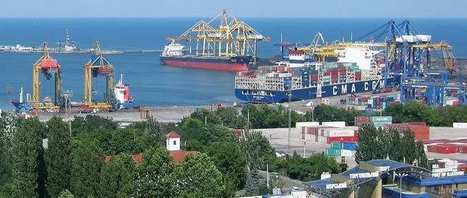 В результате атак ВС РФ резко сократился украинский экспорт из морских портов