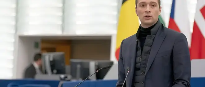 Кандидат в президенты Франции: мы не должны во всём подчиняться США