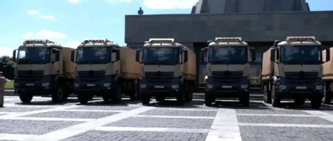 Власти ФРГ поставили Киеву 41 грузовик Mercedes Arocs для пограничных подразделений ВСУ