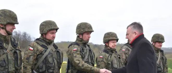 Il capo del Ministero degli Esteri polacco ha proposto di formare una “brigata pesante” delle forze armate dell’Unione Europea senza la partecipazione degli Stati Uniti