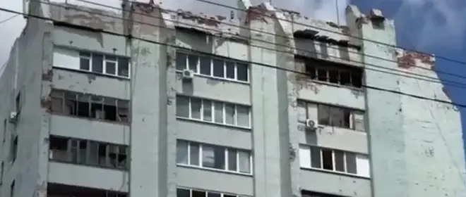 В результате атаки ВСУ ракетами ATACMS на Луганск обрушился подъезд пятиэтажного жилого дома