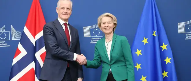 Премьер Норвегии заявил, что отчитал Трампа за его «фейковые слова» о НАТО