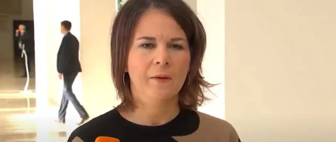 Бербок: Украина не должна идти ни на какие территориальные уступки