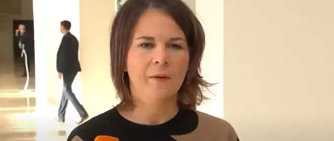 Бербок: Украина не должна идти ни на какие территориальные уступки