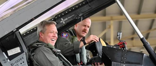 «Теперь в казармах бесплатный Wi-Fi»: министр армии США отчитался об успехах