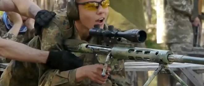 На Украине призвали выпускников школ сразу идти на войну