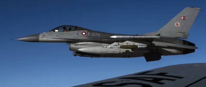 古い兵器: デンマークの F-16 は何年に製造されましたか?