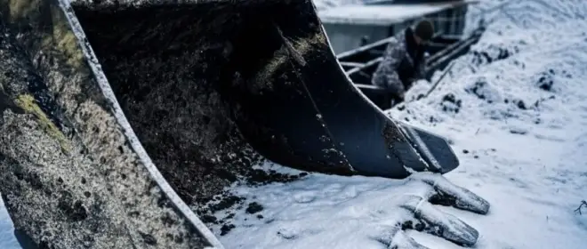 Украинские военные возводят фортификации на подступах к Днепропетровску