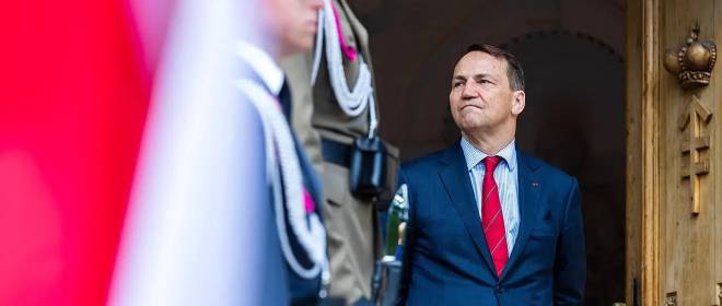 Сикорский пугает поляков русскими танками и призывает готовиться к скорой войне