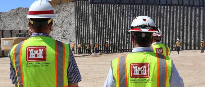 Военную базу США в Аризоне отгородили новым забором от мигрантов из Мексики