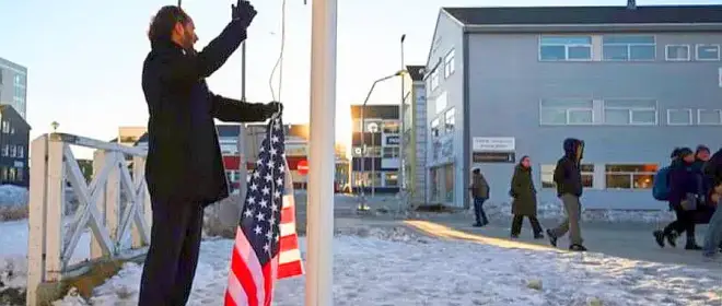 Мэр Нуука раскритиковала комика из ФРГ за попытку поднять флаг США в Гренландии