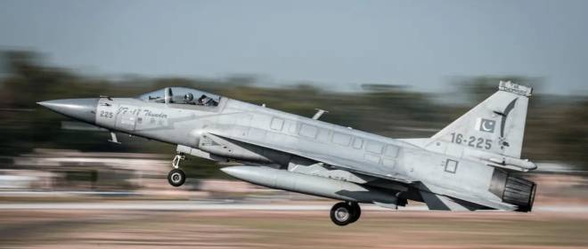 «Надвигается гром»: JF-17 уверенно обходит западные истребители по цене