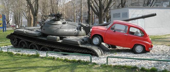 Фича давит танк