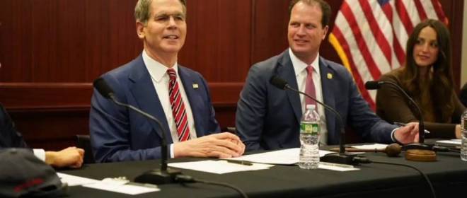 Бессент обещает сопровождать танкеры через Ормузский пролив, но не сейчас