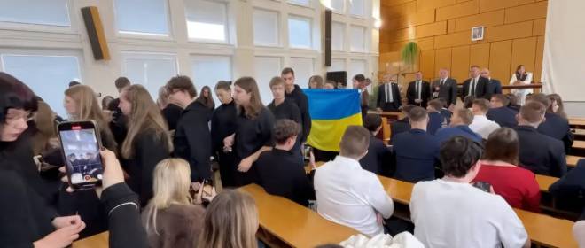 Фицо предложил студентам-бунтарям отправиться на фронт, если они «за Украину»