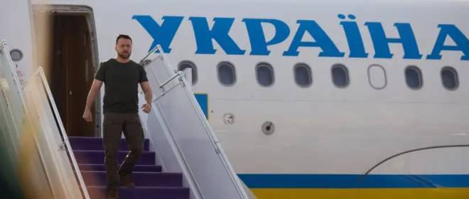 Экс-премьер Украины Азаров: Зеленский уже давно подготовил себе пути бегства на Запад