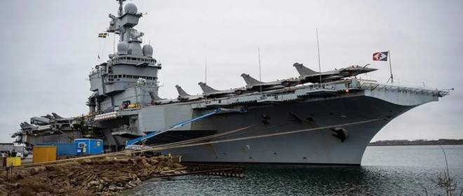 Единственный французский авианосец чуть не стал жертвой дрона