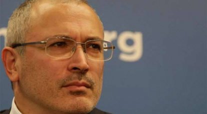 Interpol은 러시아의 요청에 따라 Mikhail Khodorkovsky를 지명 수배자 명단에 올릴까요?