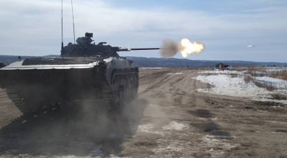 ウグレダル近くのロシア海兵隊によるウクライナ軍の位置への攻撃のビデオがありました