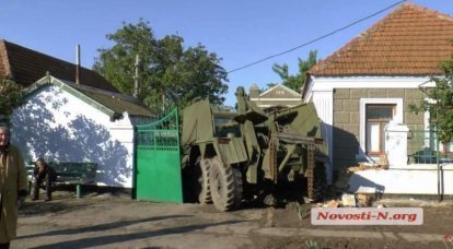 Пьяный украинский солдат на «Урале» въехал в жилой дом под Николаевом