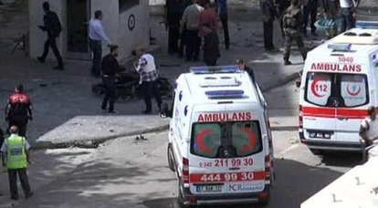 Diyarbakır'da (Türkiye) bir polis karakolunda bir araba bombası başlatılması